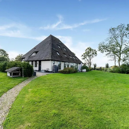 Spacious De Pauwenhof, Cleaning Included