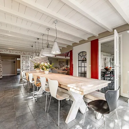 Spacious De Pauwenhof, Cleaning Included בית נופש *