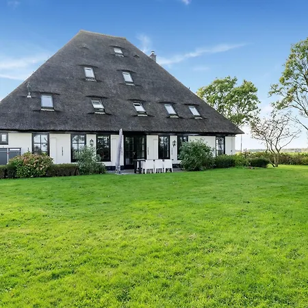 Spacious De Pauwenhof, Cleaning Included