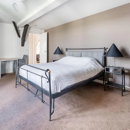 Spacious De Pauwenhof, Cleaning Included