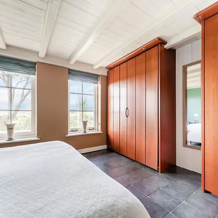 Spacious De Pauwenhof, Cleaning Included בית נופש *