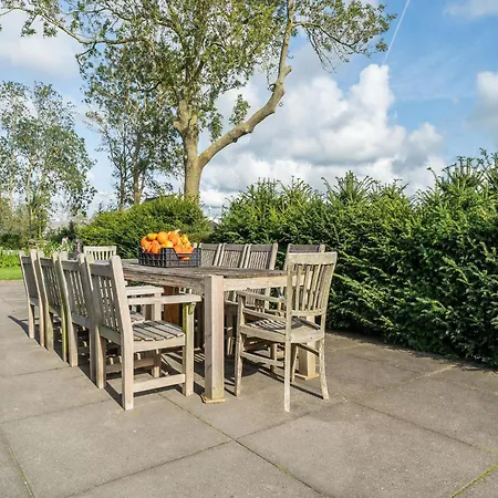 Semesterbostad Spacious De Pauwenhof, Cleaning Included Heiloo