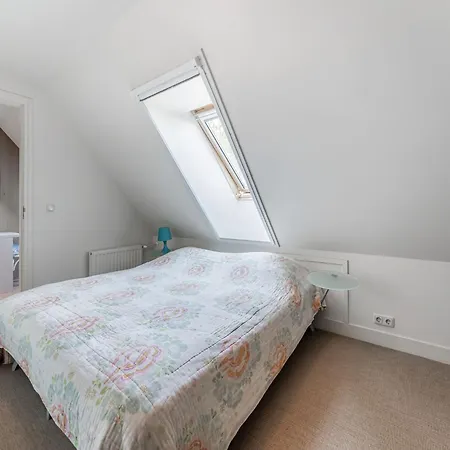 Spacious De Pauwenhof, Cleaning Included בית נופש