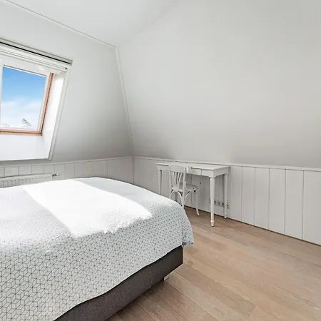 Semesterbostad Spacious De Pauwenhof, Cleaning Included *