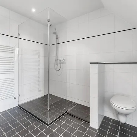 בית נופש Spacious De Pauwenhof, Cleaning Included היילו