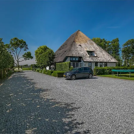 Spacious De Pauwenhof, Cleaning Included Heiloo
