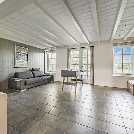 Spacious De Pauwenhof, Cleaning Included * היילו